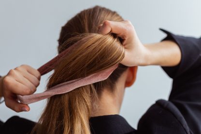 Mit diesem Trick sieht dein Zopf fülliger aus!