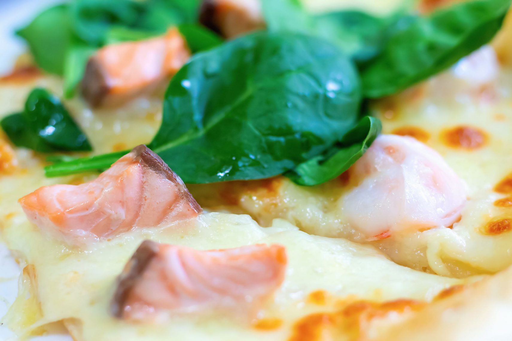 Lachs mit Spinat und cremiger Soße | La Fem